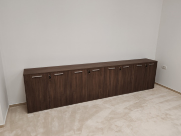 4 Sestav omar LOGO Temni hrast