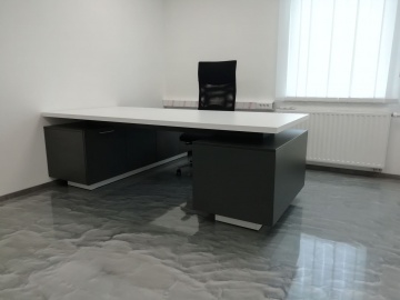 Direktorska miza - LOGO