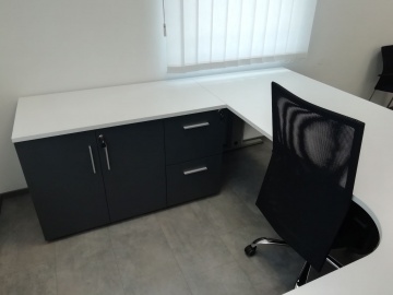 Priročna omara s predalnikom za viseče mape